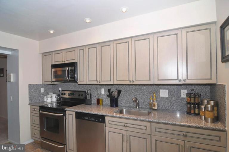 683 Concerto Lane Silver Spring, MD 20901 - Photo 6 of 14 Kitchen