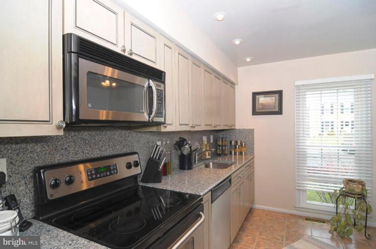 683 Concerto Lane Silver Spring, MD 20901 - Photo 8 of 14 Kitchen #3