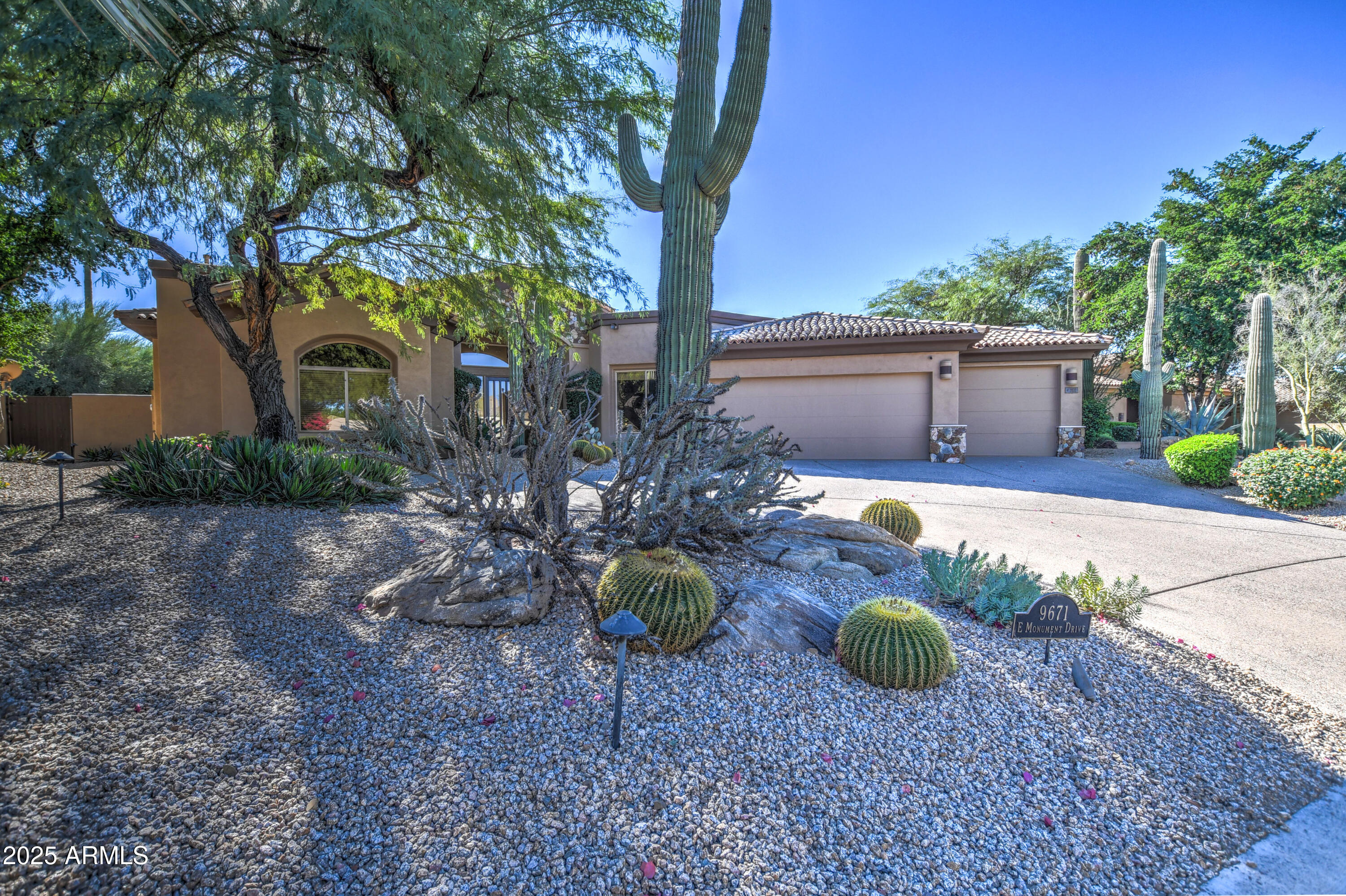 9671 East Monument Drive Scottsdale, AZ 85262 - Photo 5 of 124 Front 1