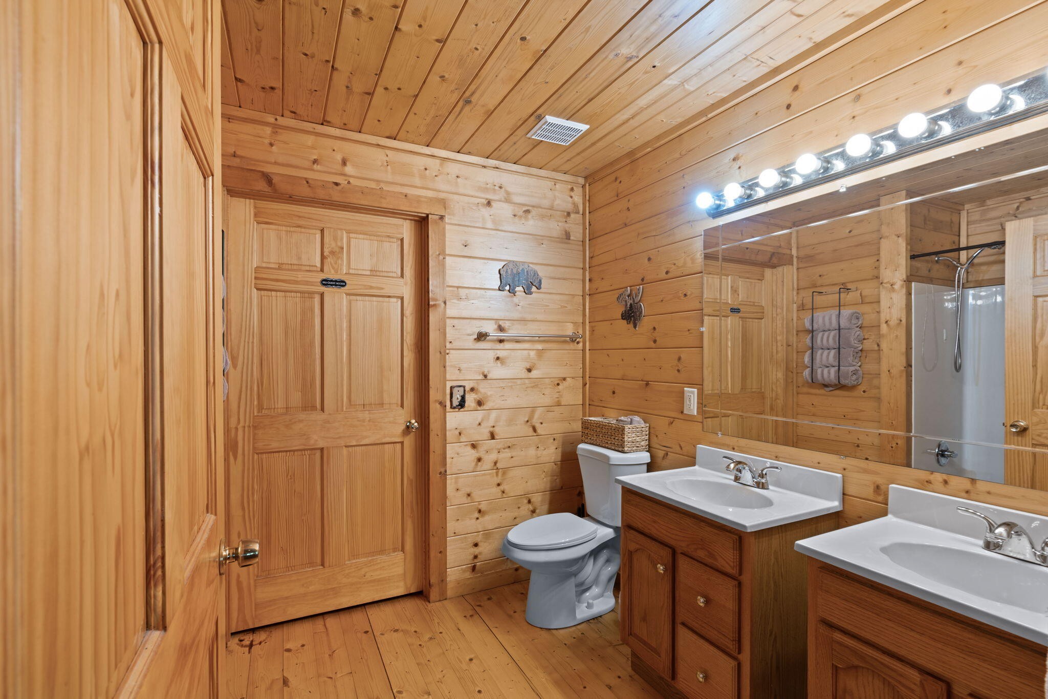 947 Belltown Road Copperhill, TN 37317 - Photo 12 of 26 a bathroom with a sink toilet and shower