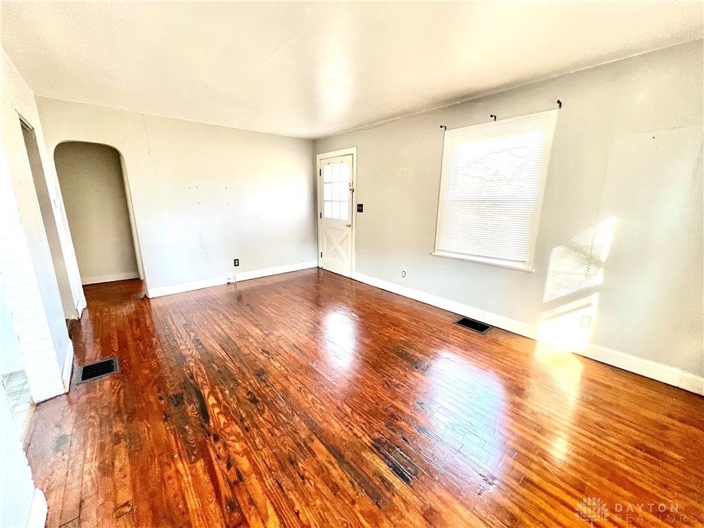 3145 Troy Road Springfield, OH 45504 - Photo 5 of 32