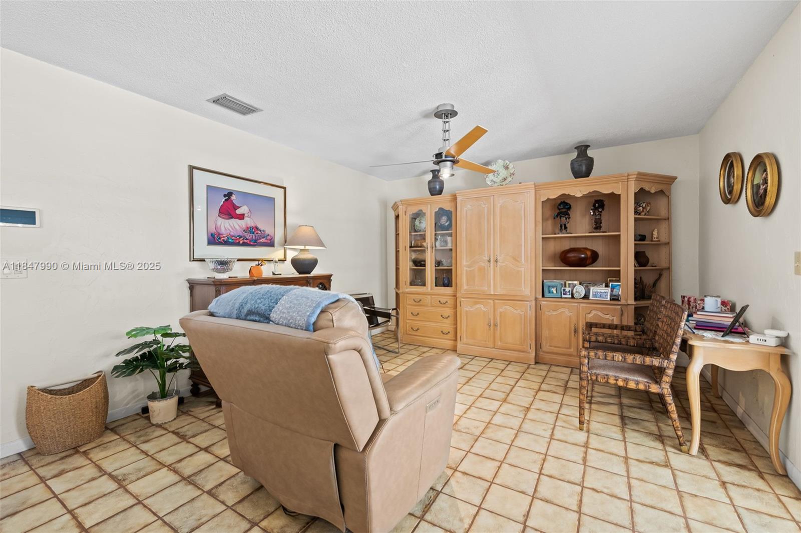 5414 West Park Road Hollywood, FL 33021 - Photo 13 of 19 a living room with furniture