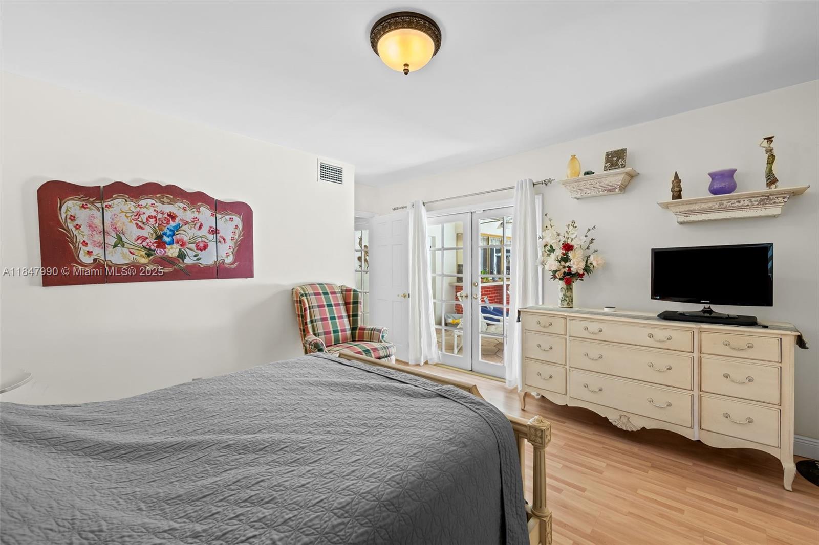 5414 West Park Road Hollywood, FL 33021 - Photo 15 of 19 a bedroom with a bed and a television