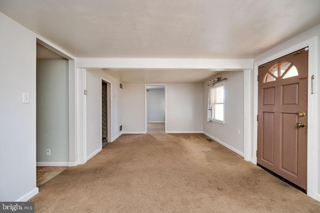 1200 Commonwealth Boulevard Reading, PA 19607 - Photo 5 of 33 Living Room
