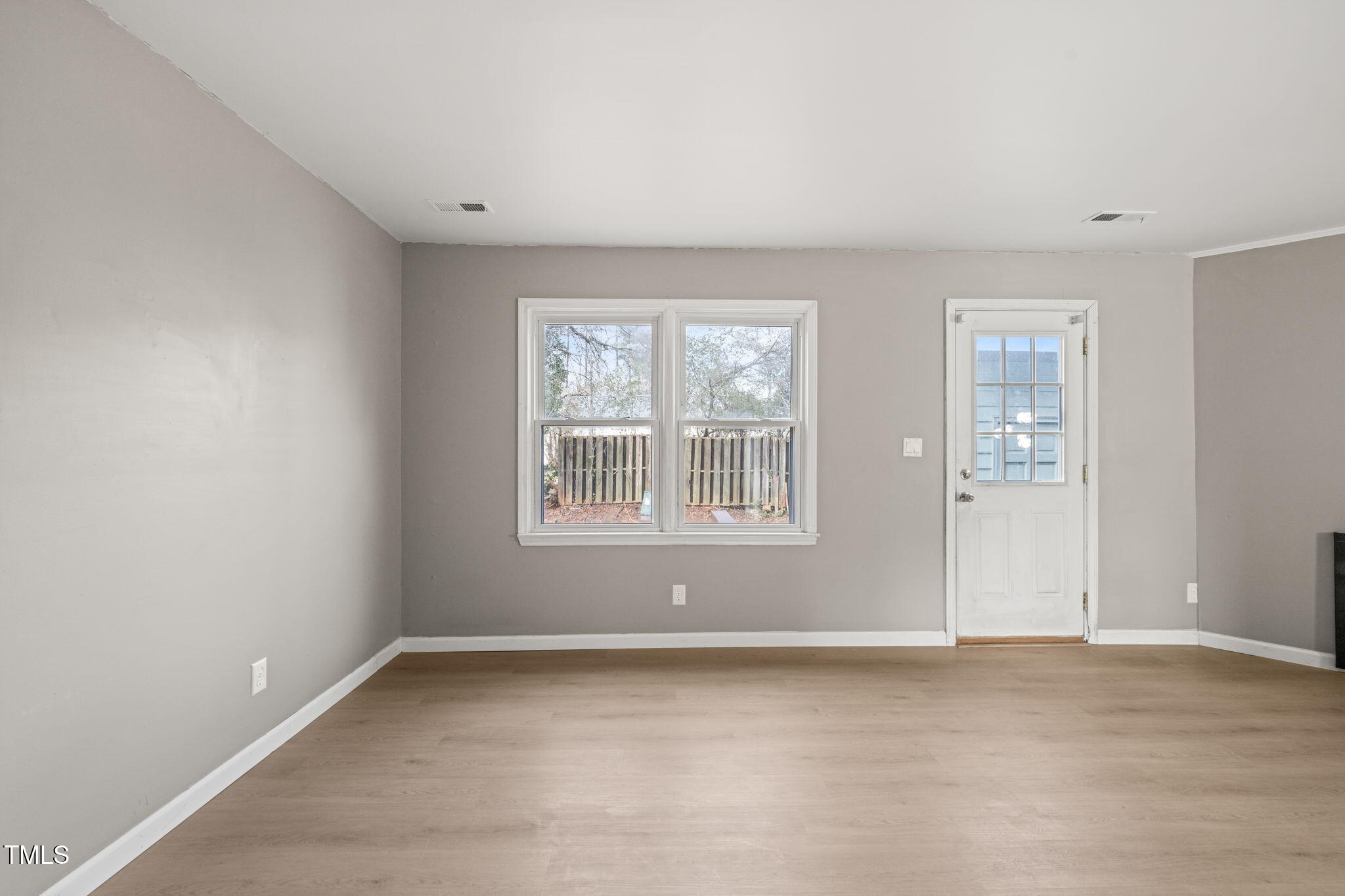 621 Bashford Road Raleigh, NC 27606 - Photo 12 of 29 Living room (2)
