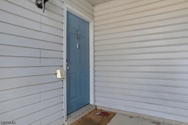 $2,400 | 51 Crabapple Lane, Franklin Park, NJ 08823