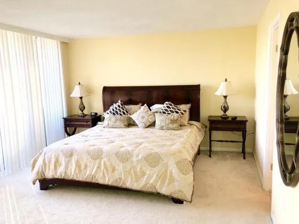 $3,000 | 4200 North Ocean Drive, Unit 2101, Riviera Beach, FL 33404