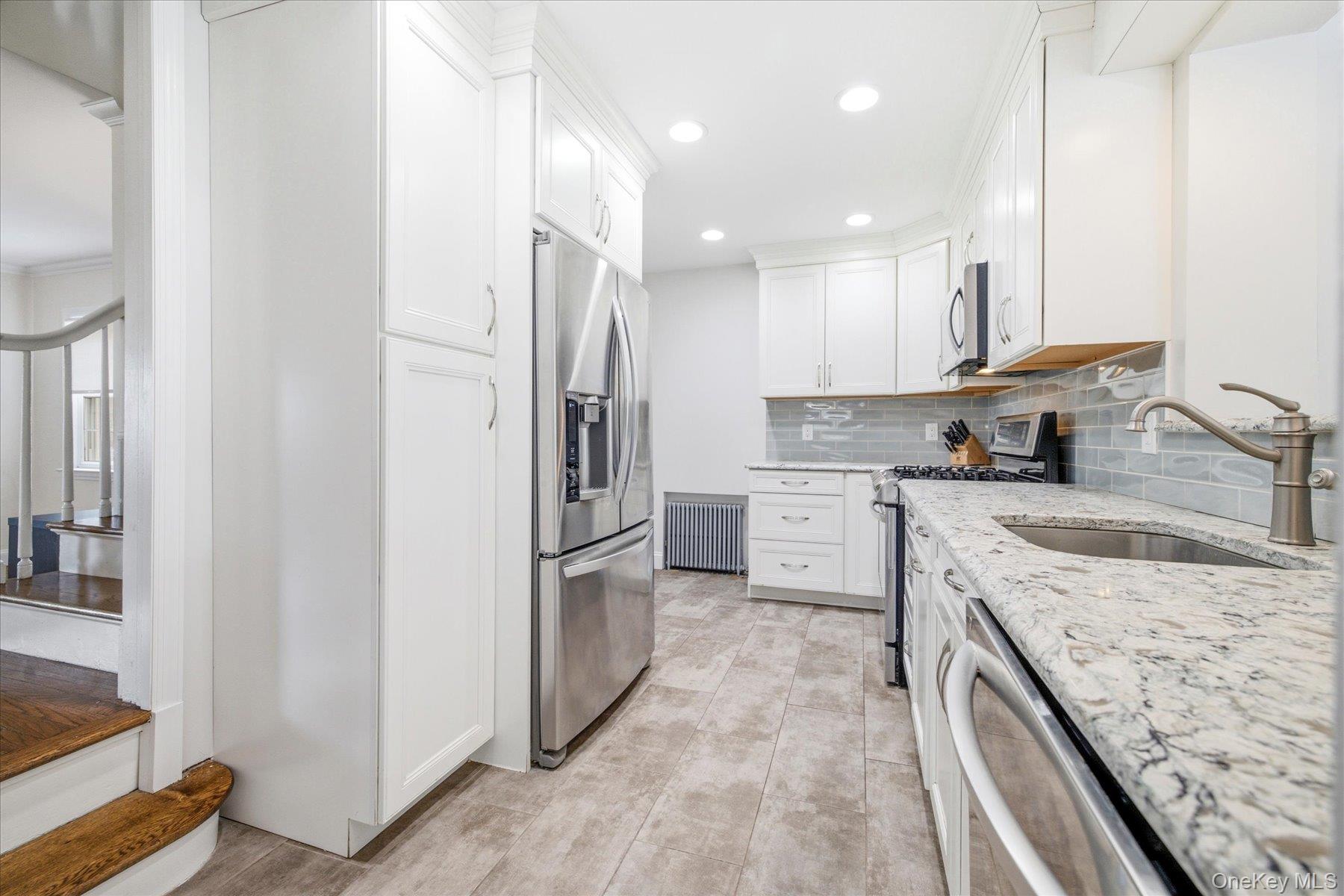 41 Hart Street Lynbrook, NY 11563 - Photo 12 of 30