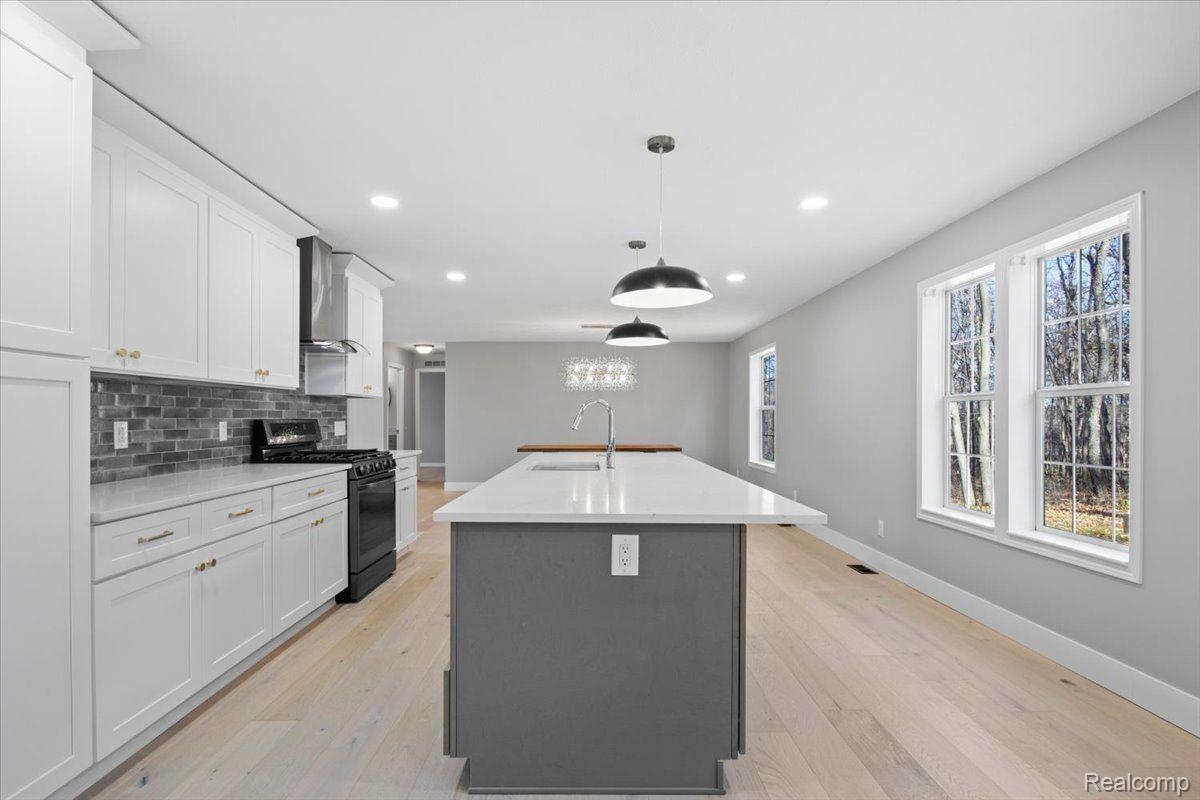 9220 Oak Grove Road Howell, MI 48855 - Photo 5 of 39 Gallery Image 5