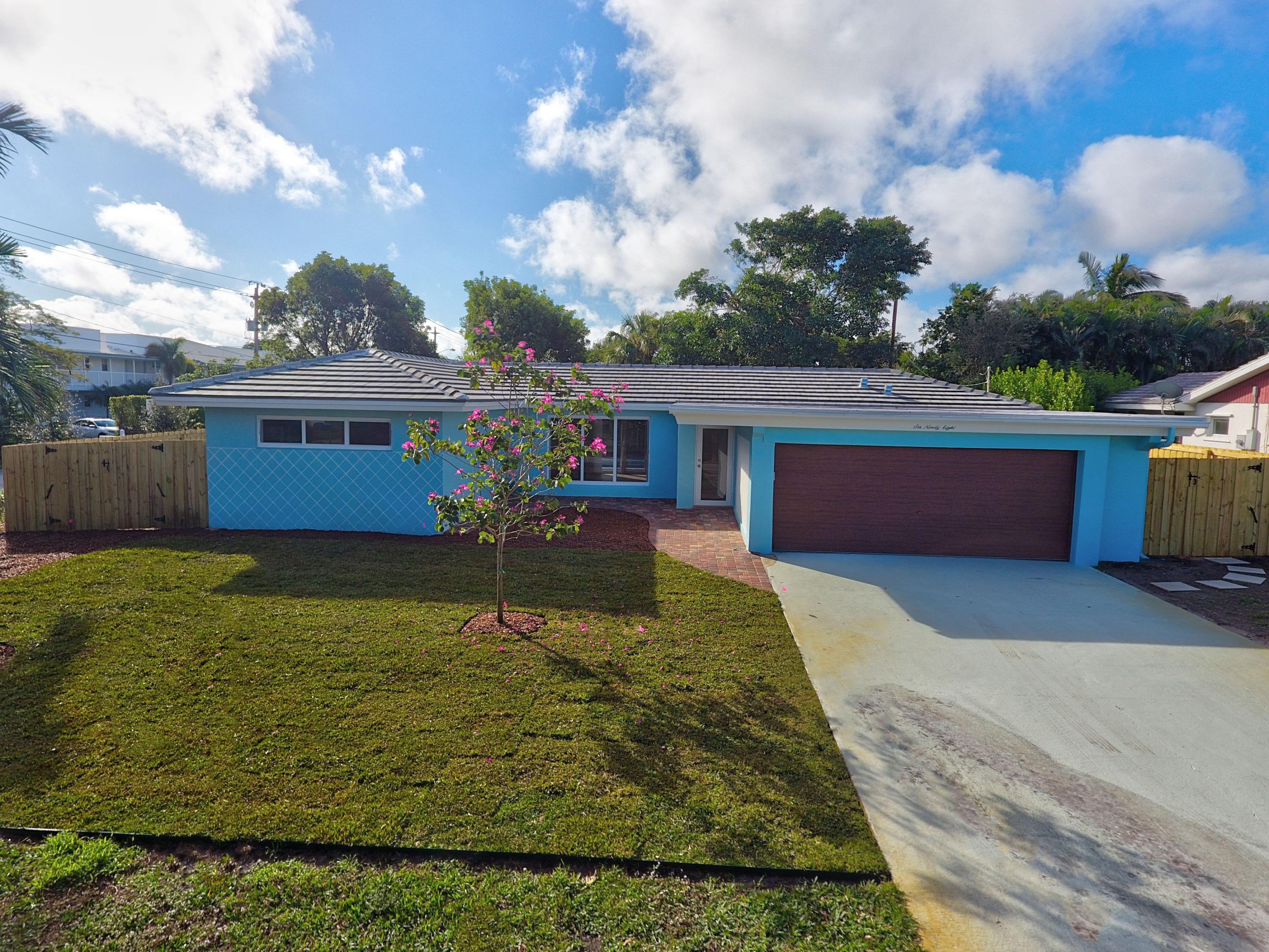 698 Glouchester Street Boca Raton, FL 33487 - Photo 1 of 36 EAST BOCA HOME