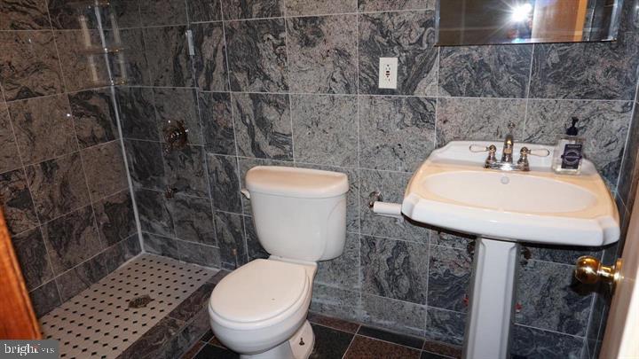 9412 Spruce Tree Circle Bethesda, MD 20814 - Photo 49 of 53