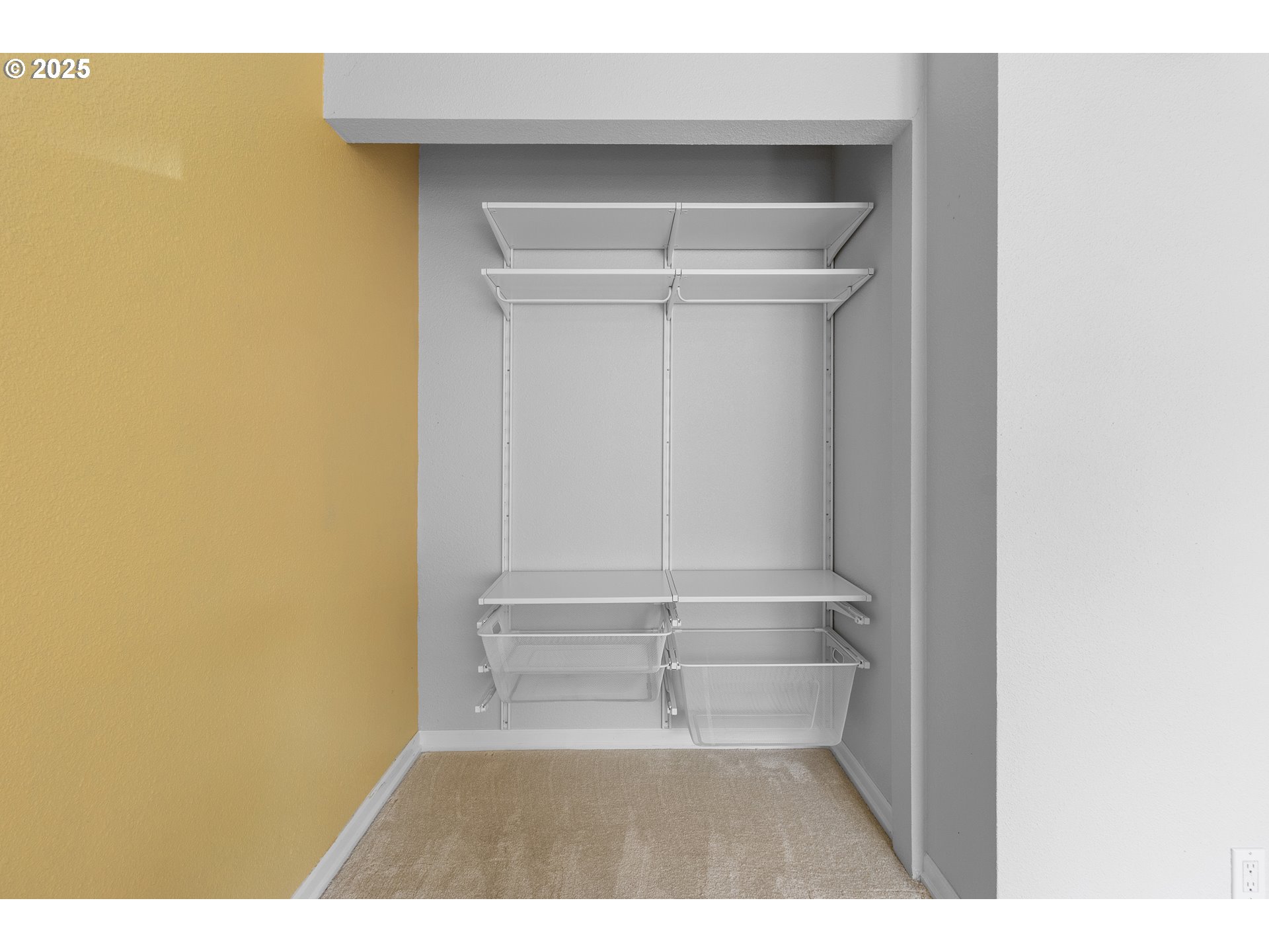 10137 Southwest Trapper Terrace Beaverton, OR 97008 - Photo 18 of 39 a view of entryway