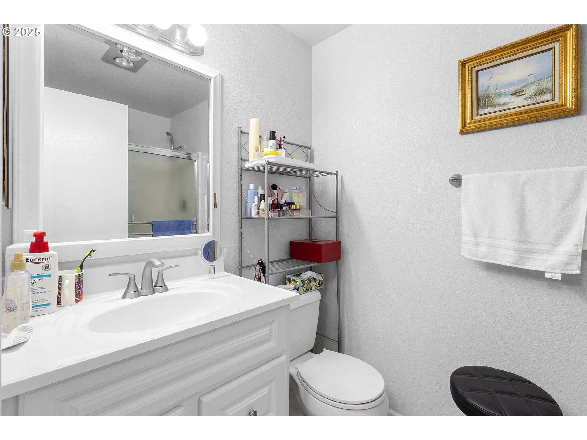 10137 Southwest Trapper Terrace Beaverton, OR 97008 - Photo 22 of 39 a bathroom with a sink a toilet and a mirror