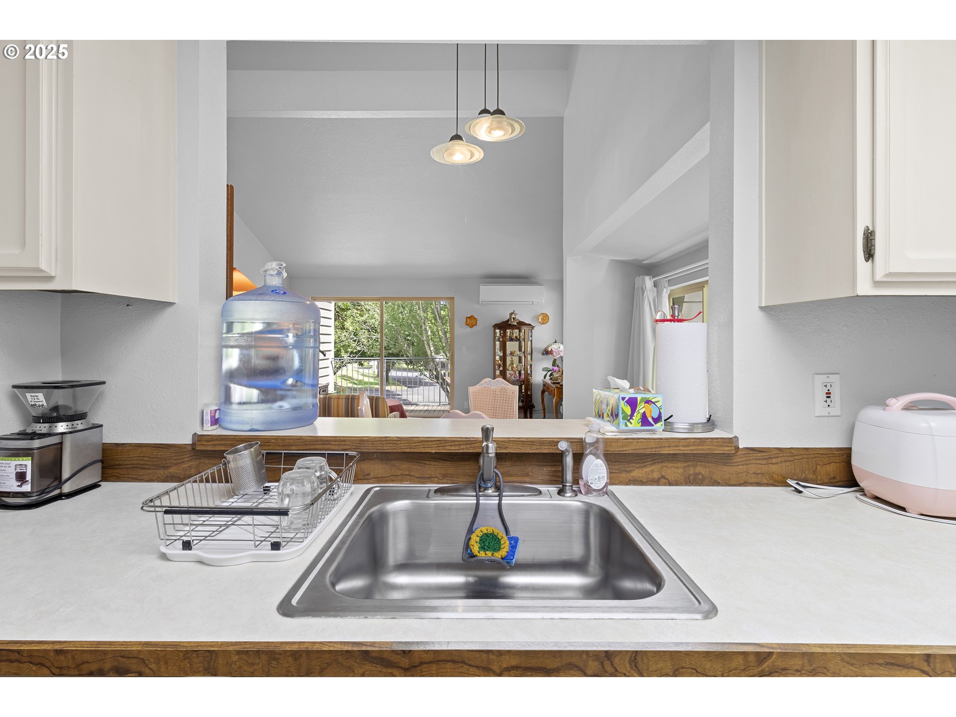 10137 Southwest Trapper Terrace Beaverton, OR 97008 - Photo 24 of 39 a living room with furniture and a table