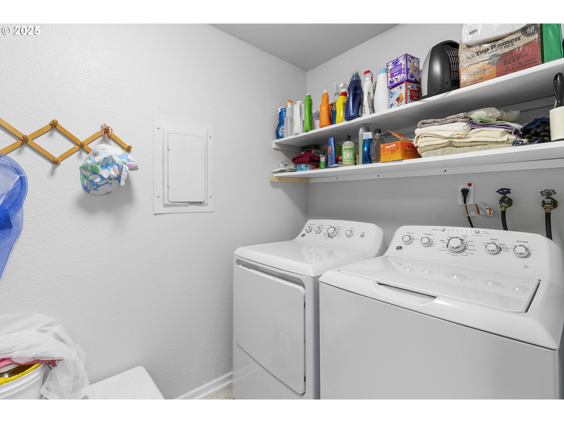 10137 Southwest Trapper Terrace Beaverton, OR 97008 - Photo 31 of 39 a utility room with dryer and washer