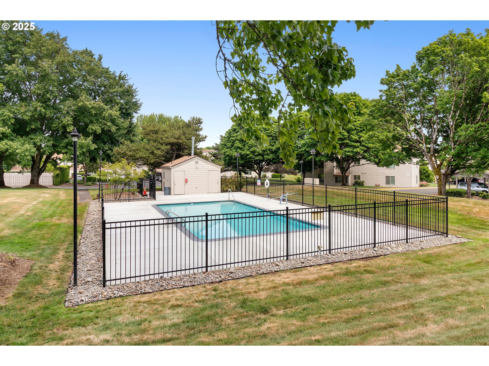 10137 Southwest Trapper Terrace Beaverton, OR 97008 - Photo 38 of 39 a view of a backyard
