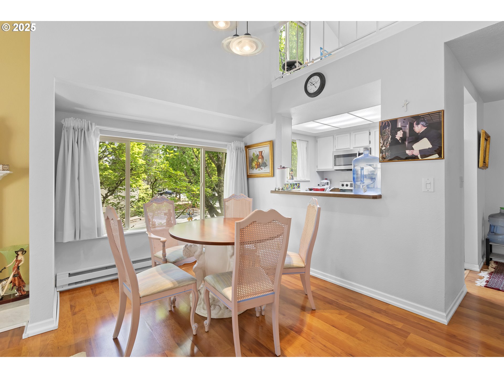 10137 Southwest Trapper Terrace Beaverton, OR 97008 - Photo 4 of 39 a dining room with furniture and window