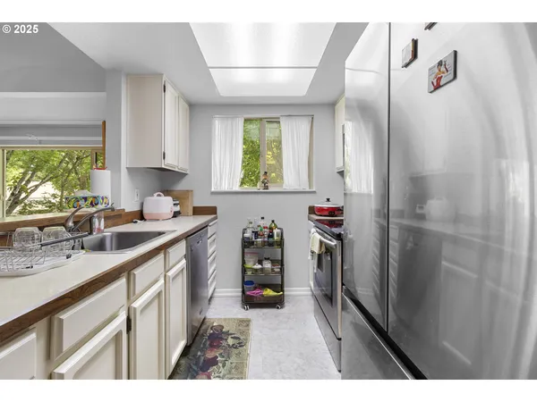 $305,000 | 10137 Southwest Trapper Terrace, Beaverton, OR 97008