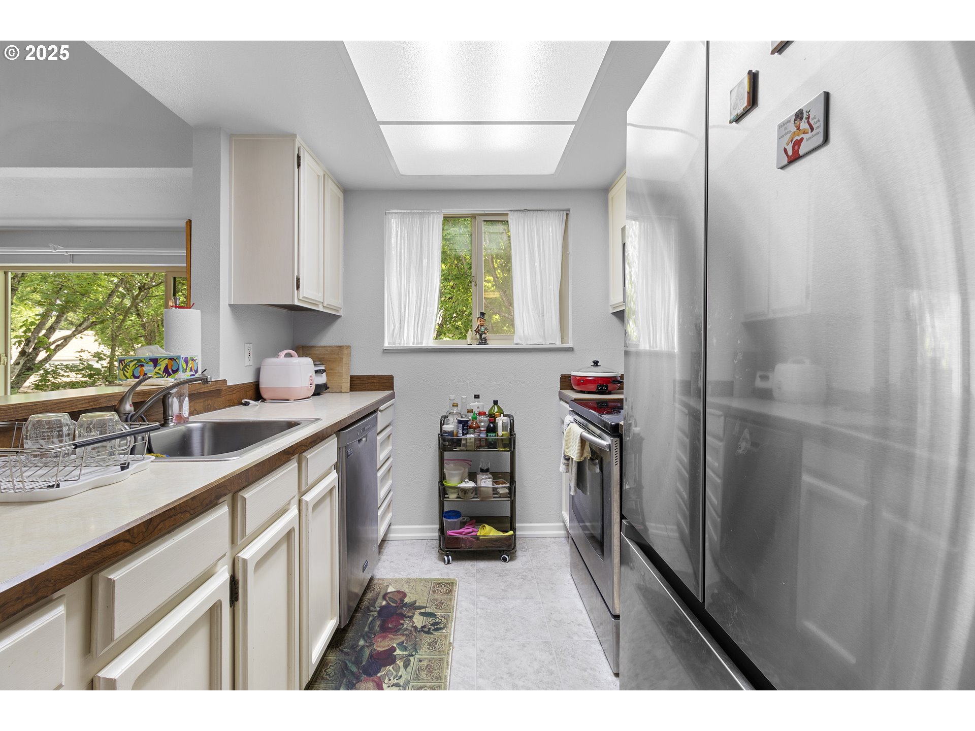 10137 Southwest Trapper Terrace Beaverton, OR 97008 - Photo 7 of 39 a kitchen with refrigerator and window