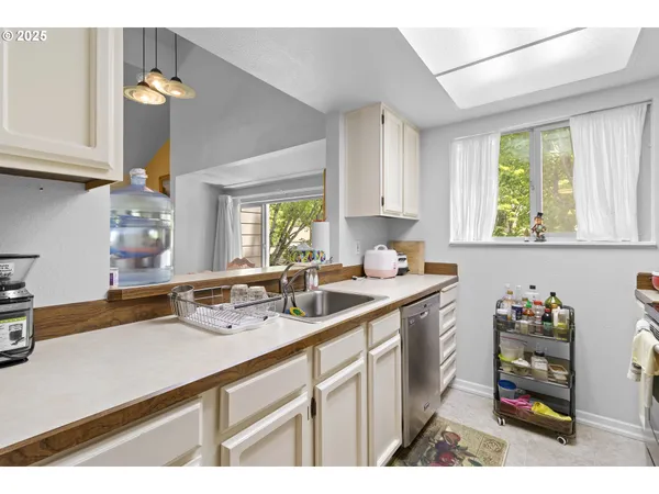 $305,000 | 10137 Southwest Trapper Terrace, Beaverton, OR 97008