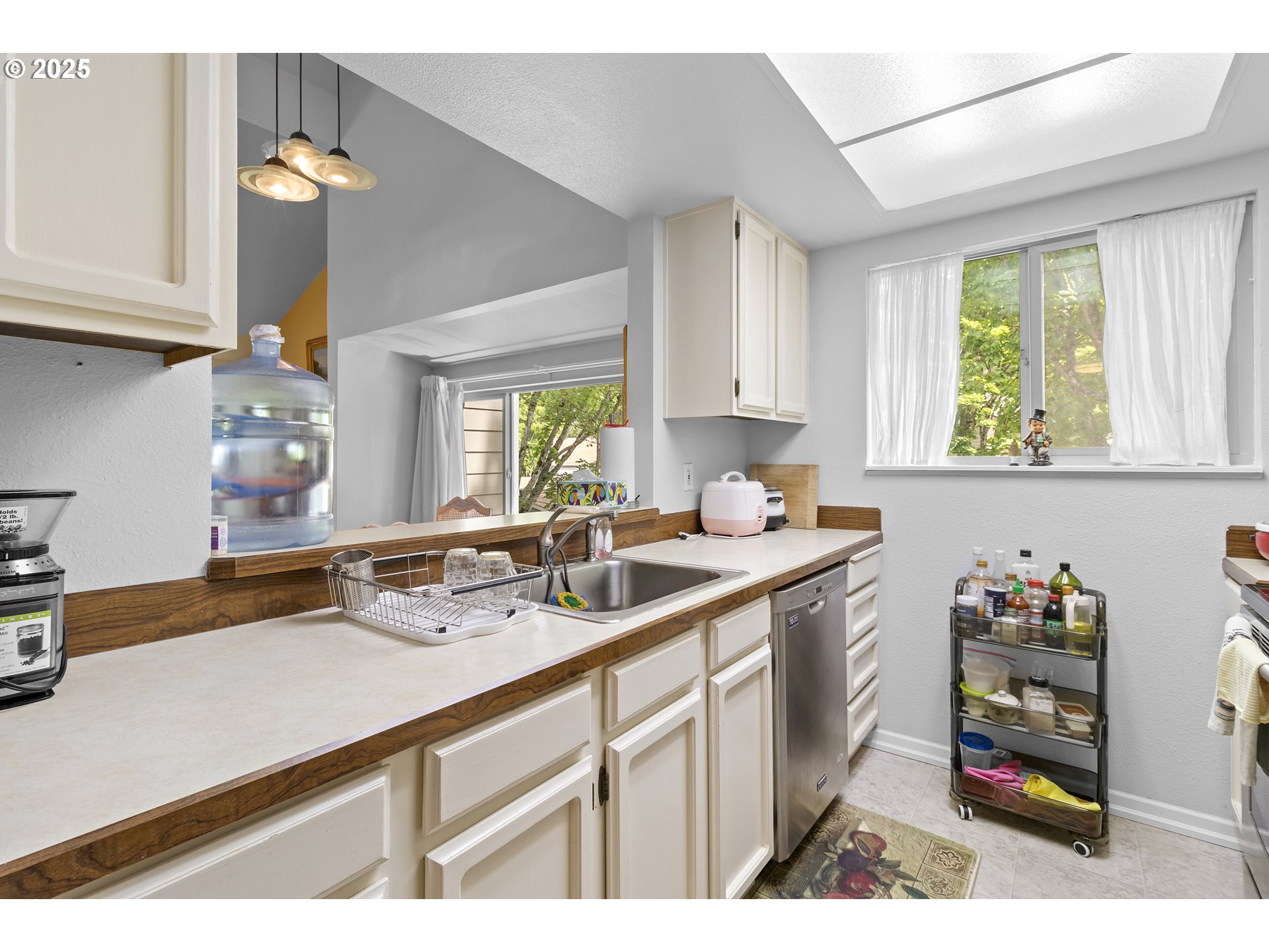 10137 Southwest Trapper Terrace Beaverton, OR 97008 - Photo 8 of 39 a kitchen with a sink cabinets and window