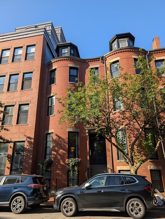 86 West Springfield Street, Unit 3 Boston, MA 02118 - Photo 36 of 39 a front view of a building with parking space