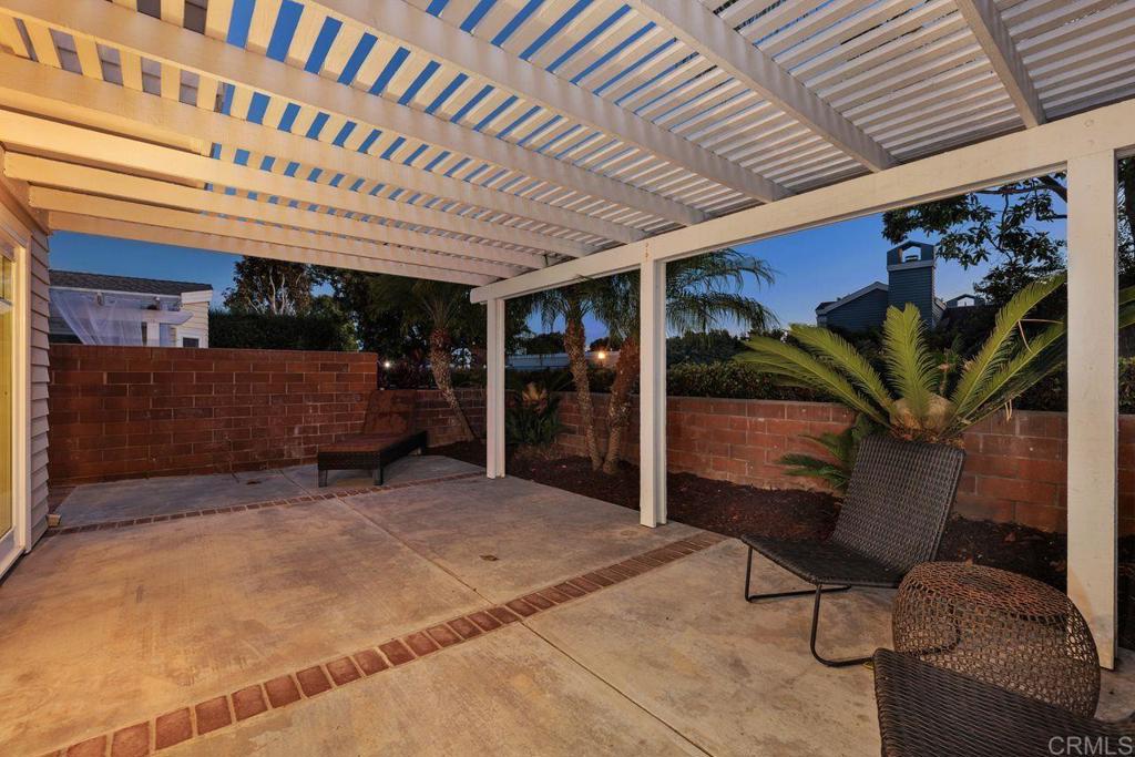 7325 Lantana Terrace Carlsbad, CA 92011 - Photo 26 of 36 a room with furniture