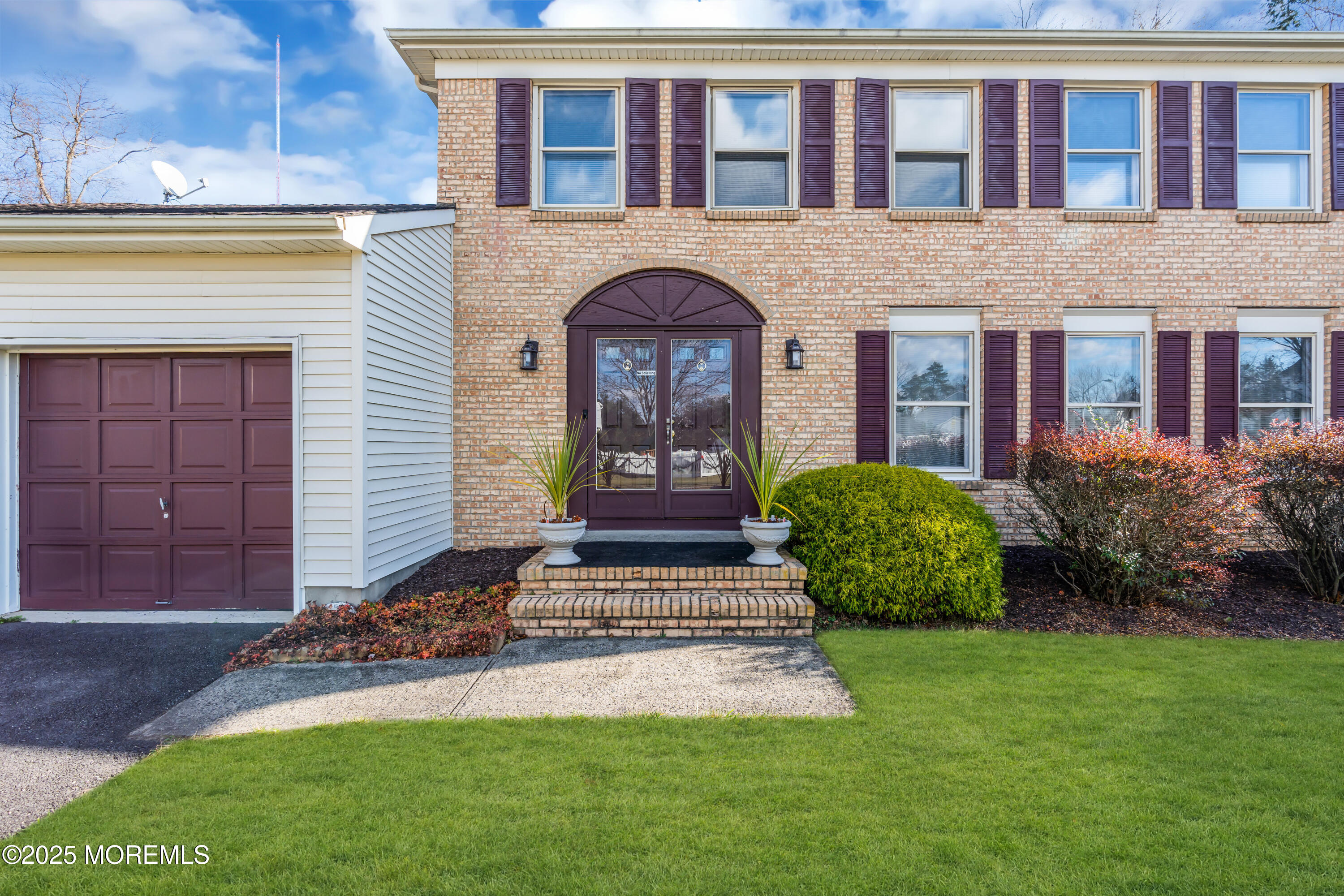 8 Hialeah Court Howell, NJ 07731 - Photo 2 of 58 007_dsc07667-1_575