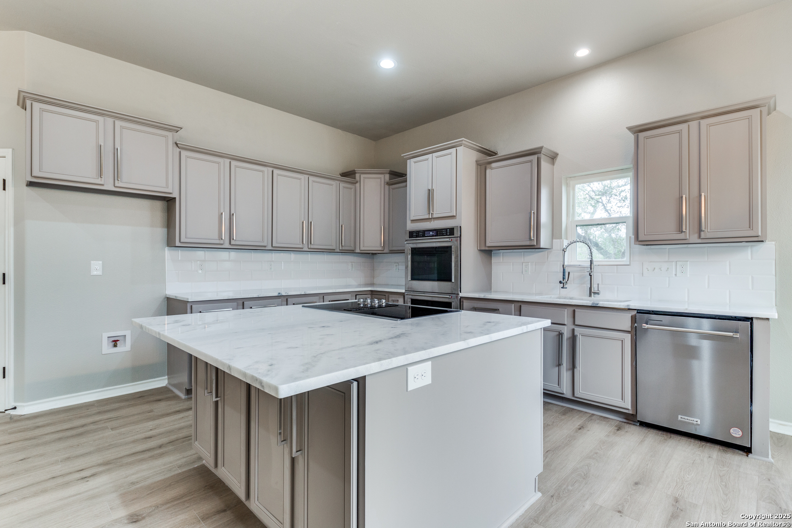 20784 Bluehill Pass Helotes, TX 78023 - Photo 10 of 30