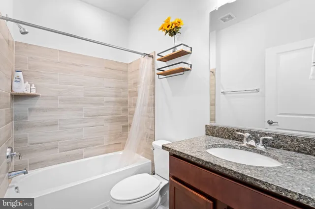 $1,125,000 | 25528 Woodbine Farm Drive, Chantilly, VA 20152