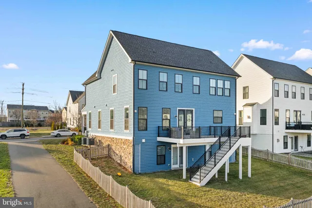 $1,125,000 | 25528 Woodbine Farm Drive, Chantilly, VA 20152