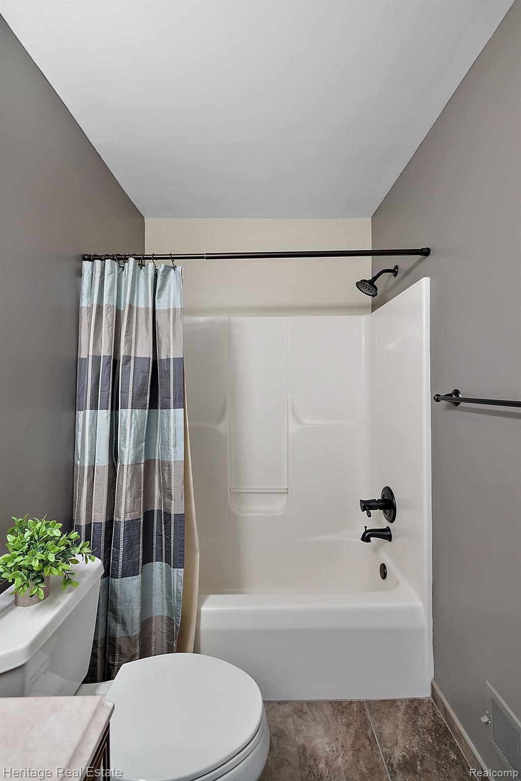 3647 Normandy Court Rochester, MI 48306 - Photo 46 of 55 Gallery Image 46