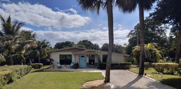 $2,400 | 1150 Northeast County Line Road, Jensen Beach, FL 34957