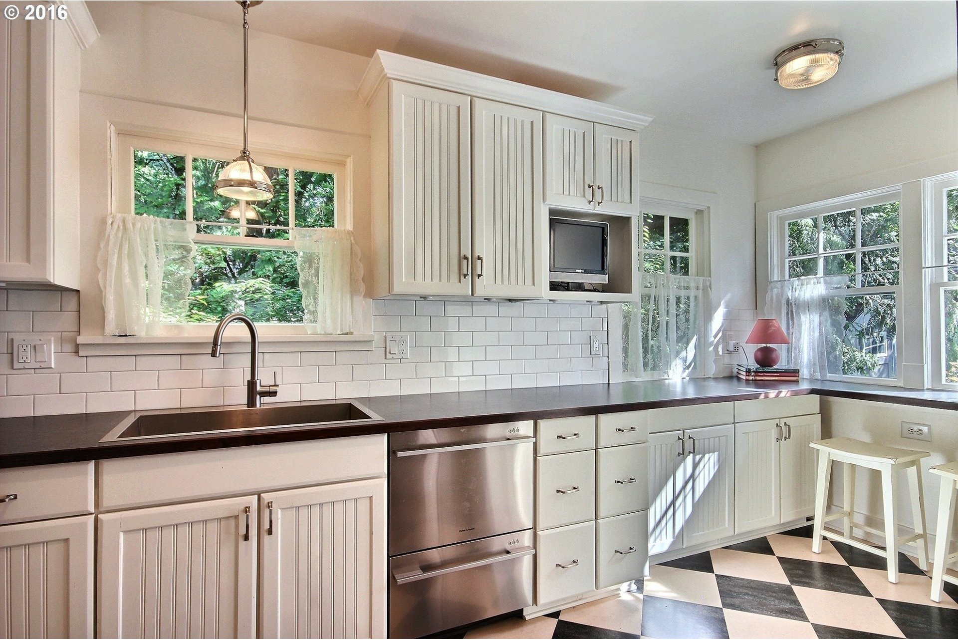 2735 Southwest Himes Street Portland, OR 97239 - Photo 8 of 19 Gallery Image 8