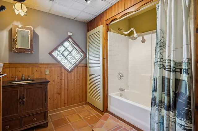 a bathroom with a tub