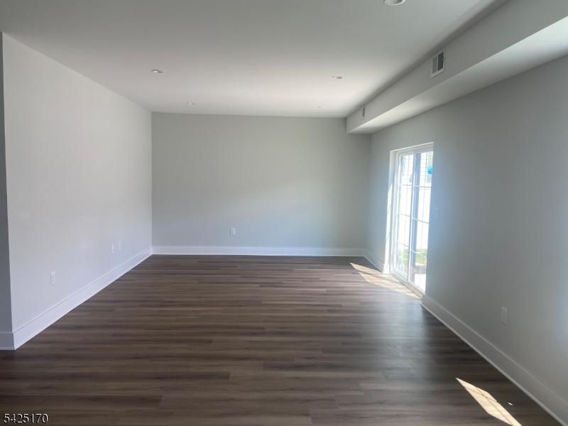 402 Rutgers Avenue Hillside, NJ 07205 - Photo 5 of 30