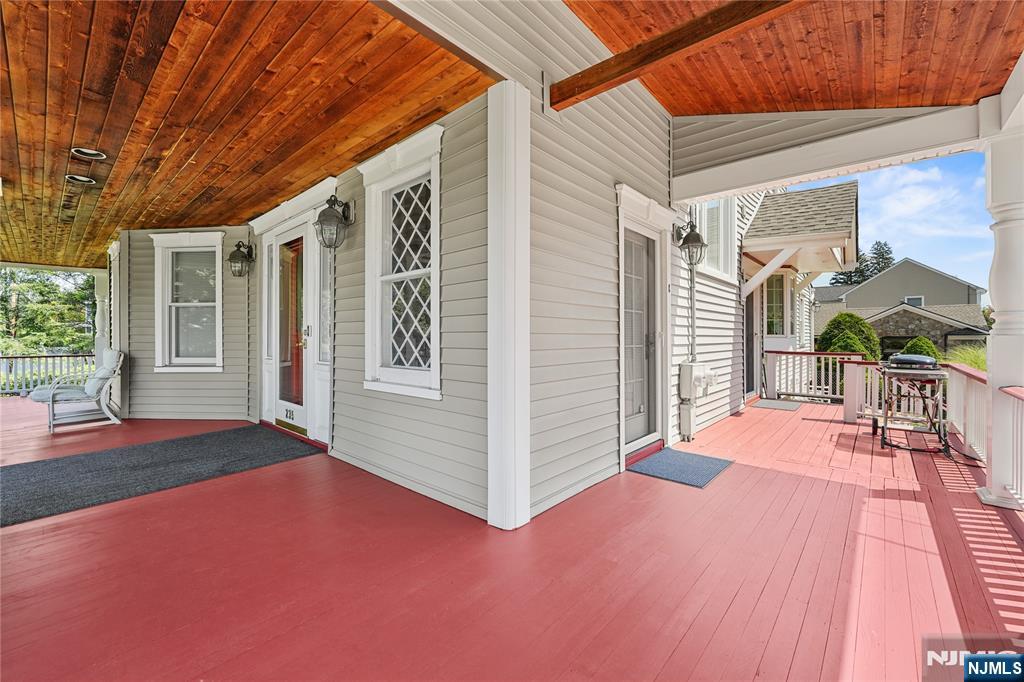 235 Kinderkamack Road Emerson, NJ 07630 - Photo 6 of 33 Gallery Image 6