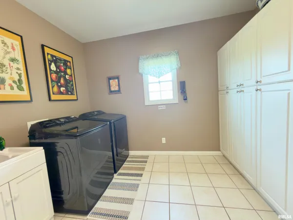 $537,000 | 3501 North 72nd Street, Quincy, IL 62305