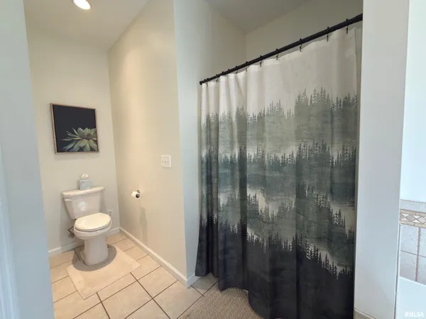 $537,000 | 3501 North 72nd Street, Quincy, IL 62305