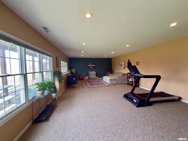 $537,000 | 3501 North 72nd Street, Quincy, IL 62305