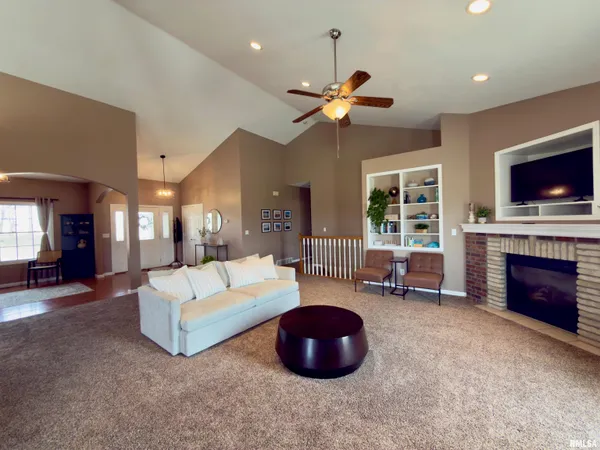 $537,000 | 3501 North 72nd Street, Quincy, IL 62305