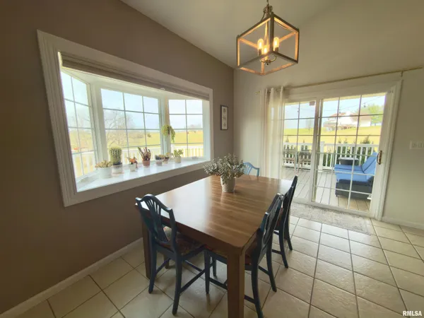 $537,000 | 3501 North 72nd Street, Quincy, IL 62305