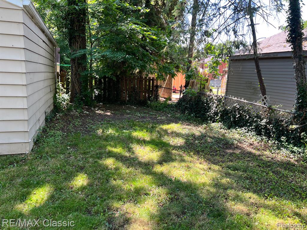 1953 Broadstone Road Grosse Pointe Woods, MI 48236 - Photo 38 of 43