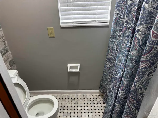 $2,200 | 5941 Leesway Boulevard, Pensacola, FL 32504