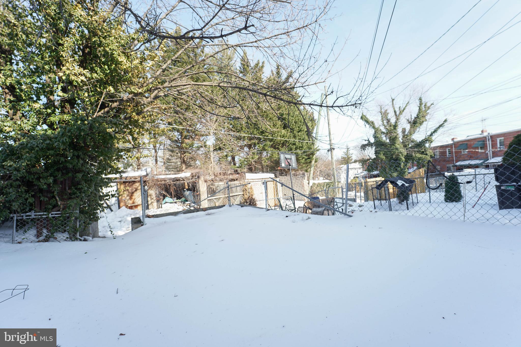 809 Braeside Road Baltimore, MD 21229 - Photo 3 of 32