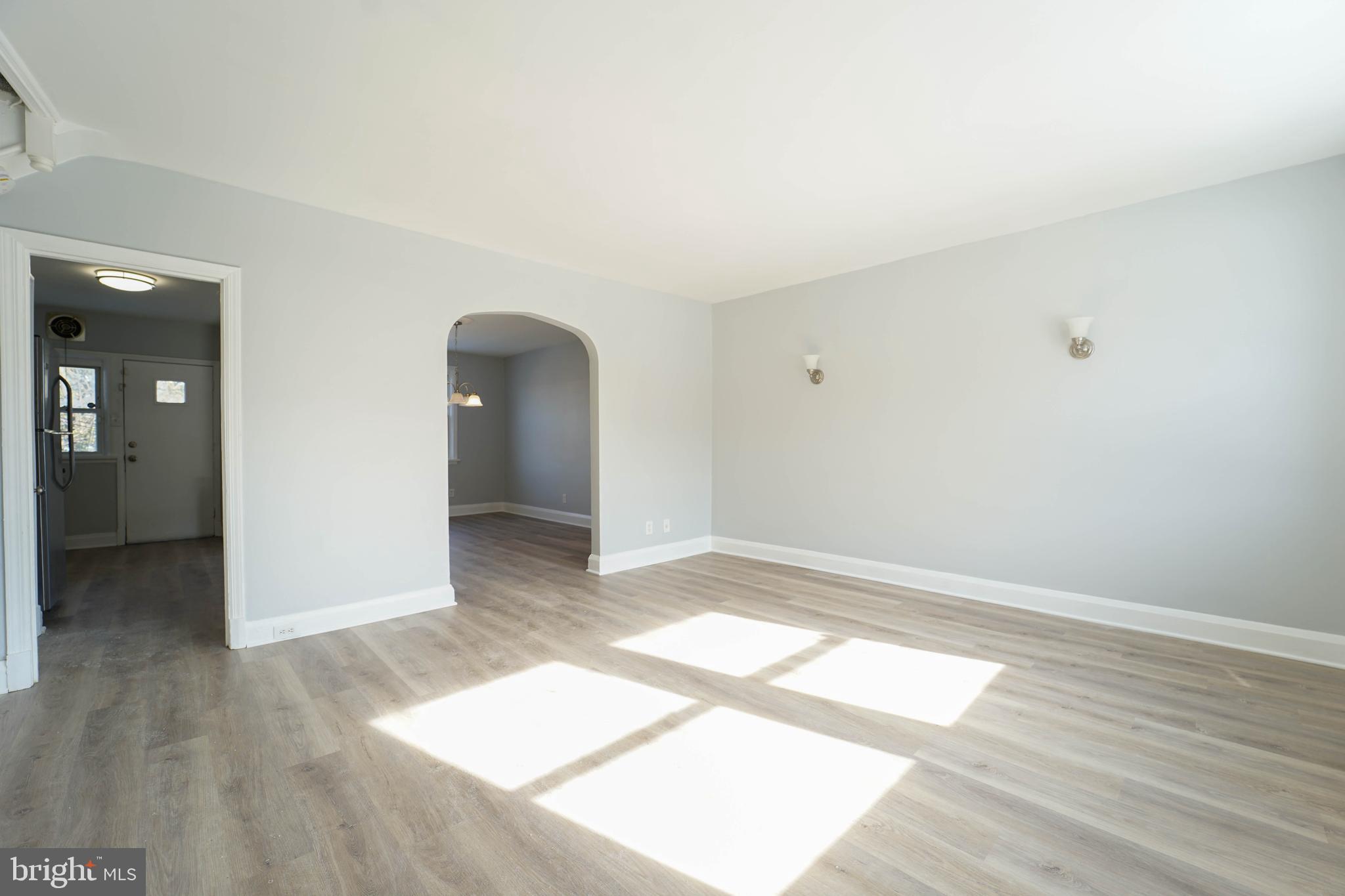 809 Braeside Road Baltimore, MD 21229 - Photo 4 of 32