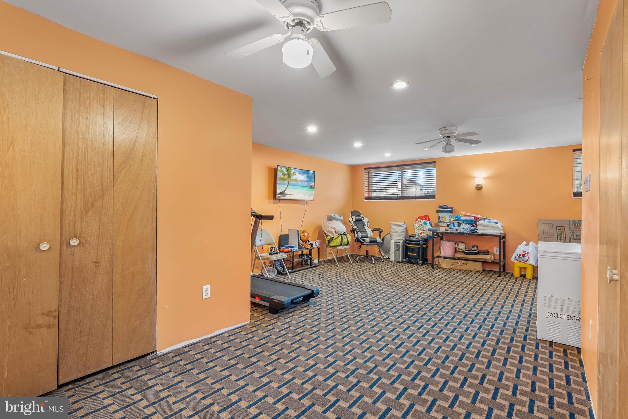 1012 Franklin Avenue Croydon, PA 19021 - Photo 18 of 25 a living room with furniture and a chandelier
