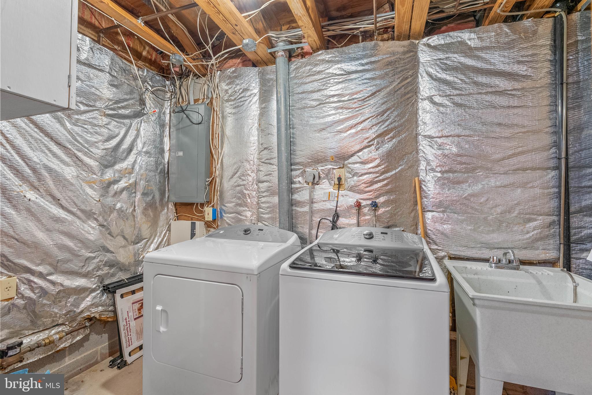 1012 Franklin Avenue Croydon, PA 19021 - Photo 20 of 25 a utility room with dryer and washer