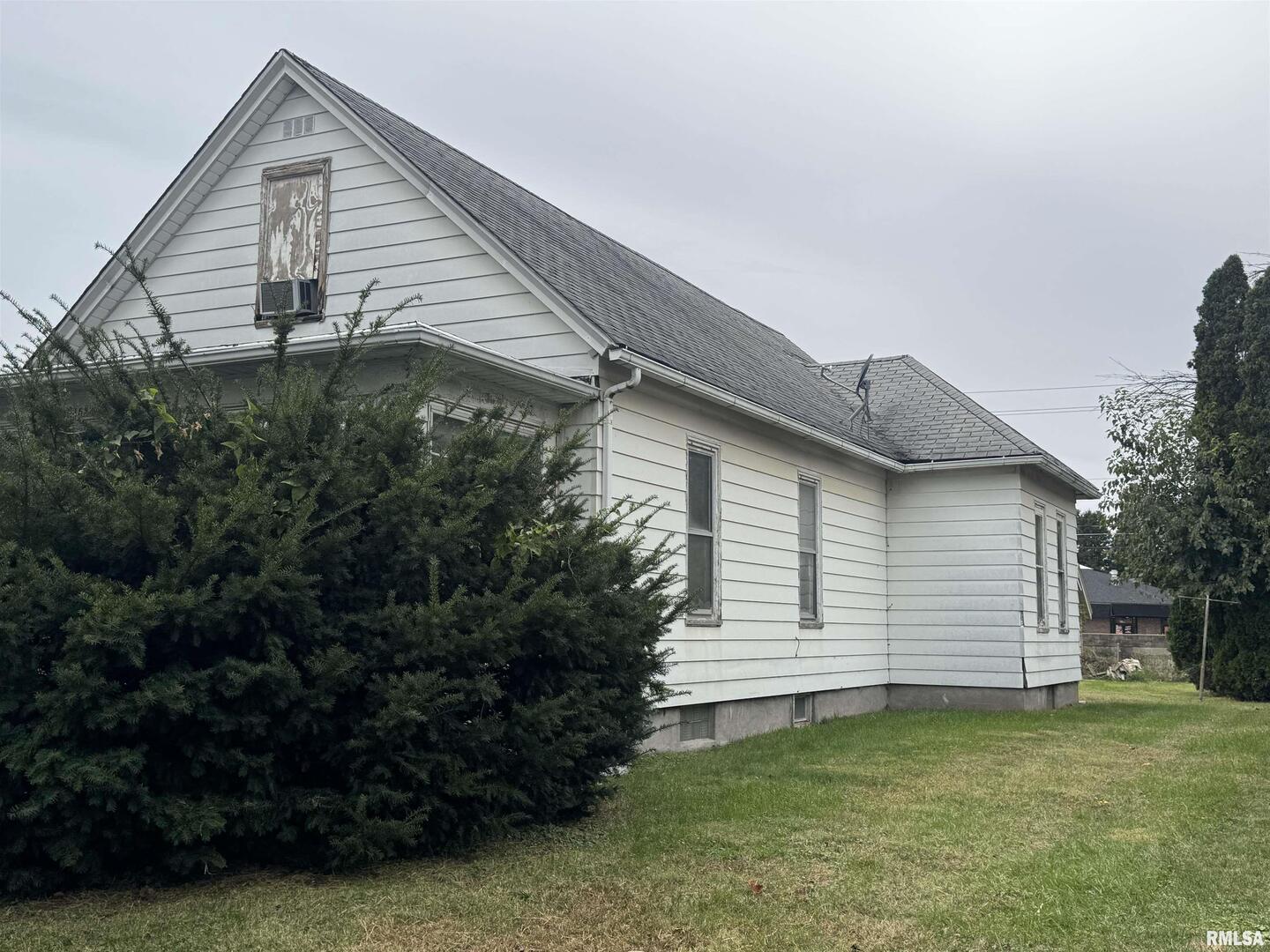 1534 39th Street Rock Island, IL 61201 - Photo 2 of 13