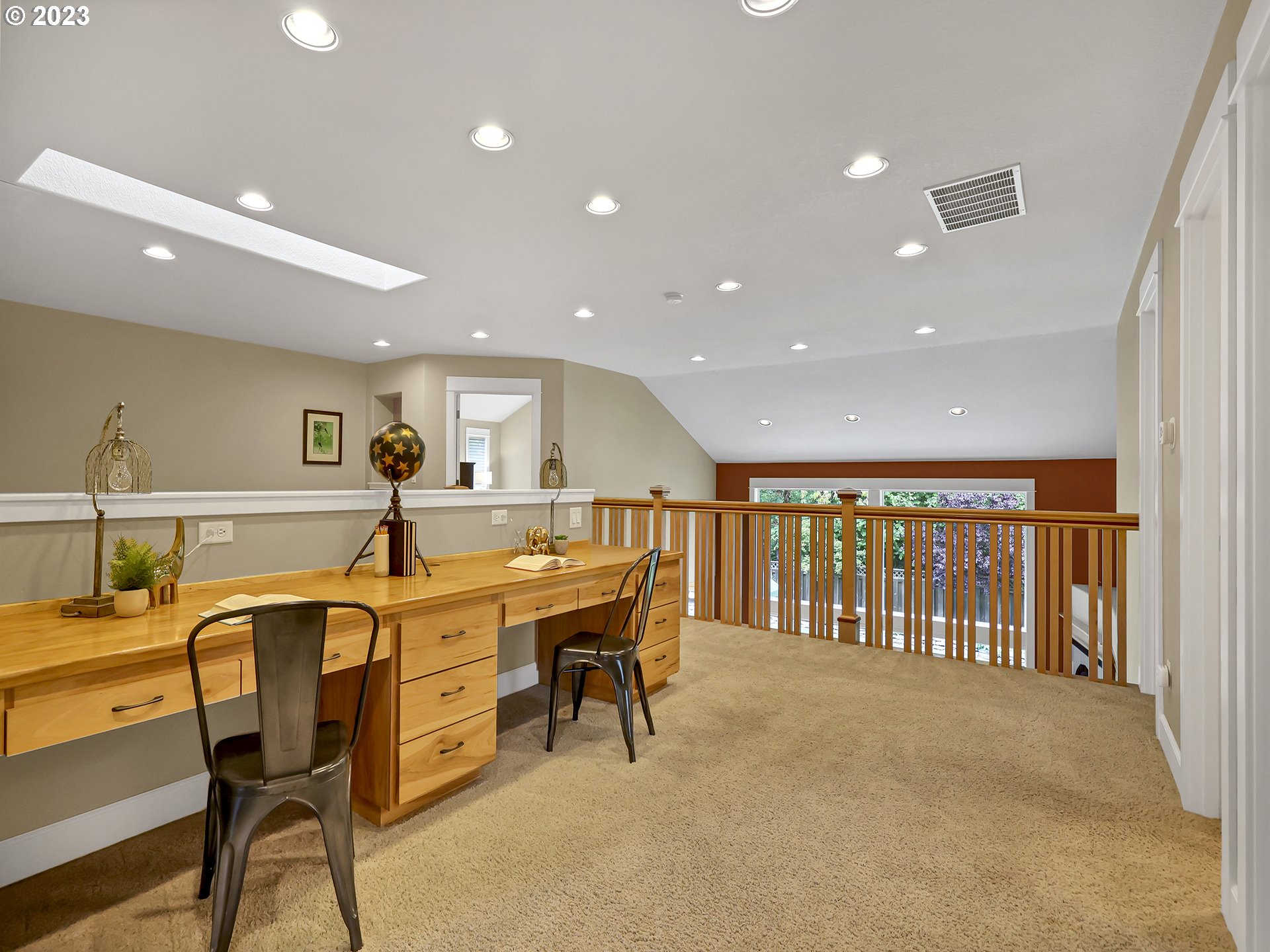 9965 Southwest Choctaw Street Tualatin, OR 97062 - Photo 14 of 25 a kitchen with a table and chairs